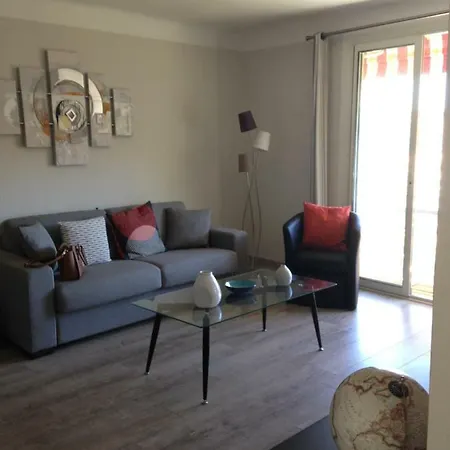 Centre Apartment *